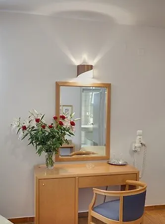 Iniohos 3*