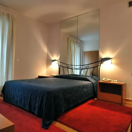 Hotel Iniohos 3*