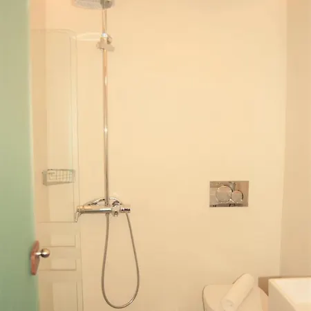 Iniohos 3* Athens